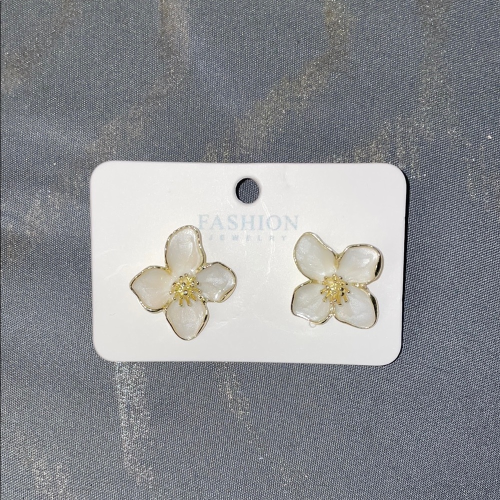 Elegant White Flower Earrings